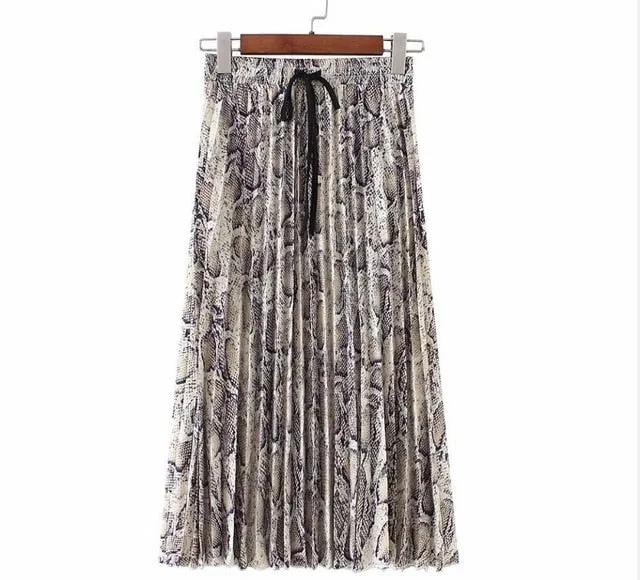 Stylish Bowfront Pleated Skirt